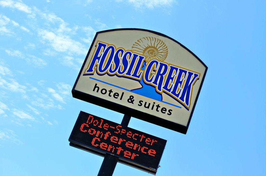 Fossil Creek Hotel & Suites Russell Buitenkant foto