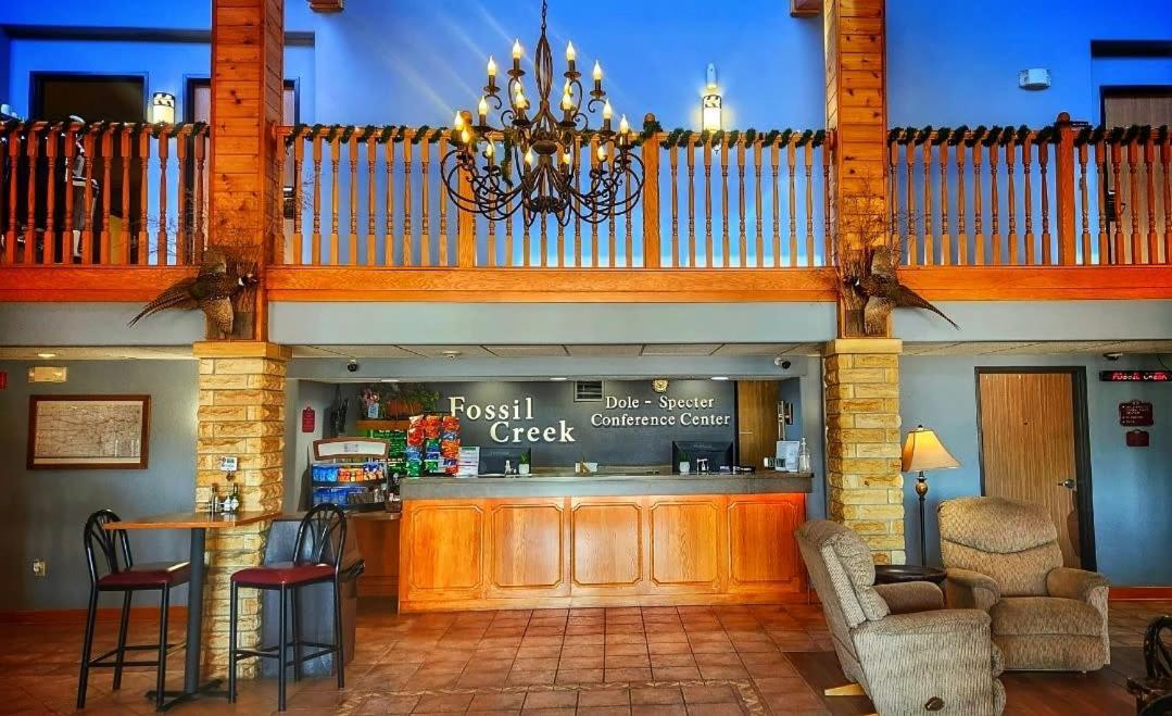 Fossil Creek Hotel & Suites Russell Buitenkant foto