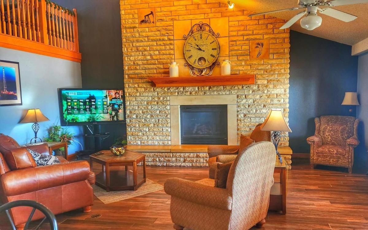 Fossil Creek Hotel & Suites Russell Buitenkant foto